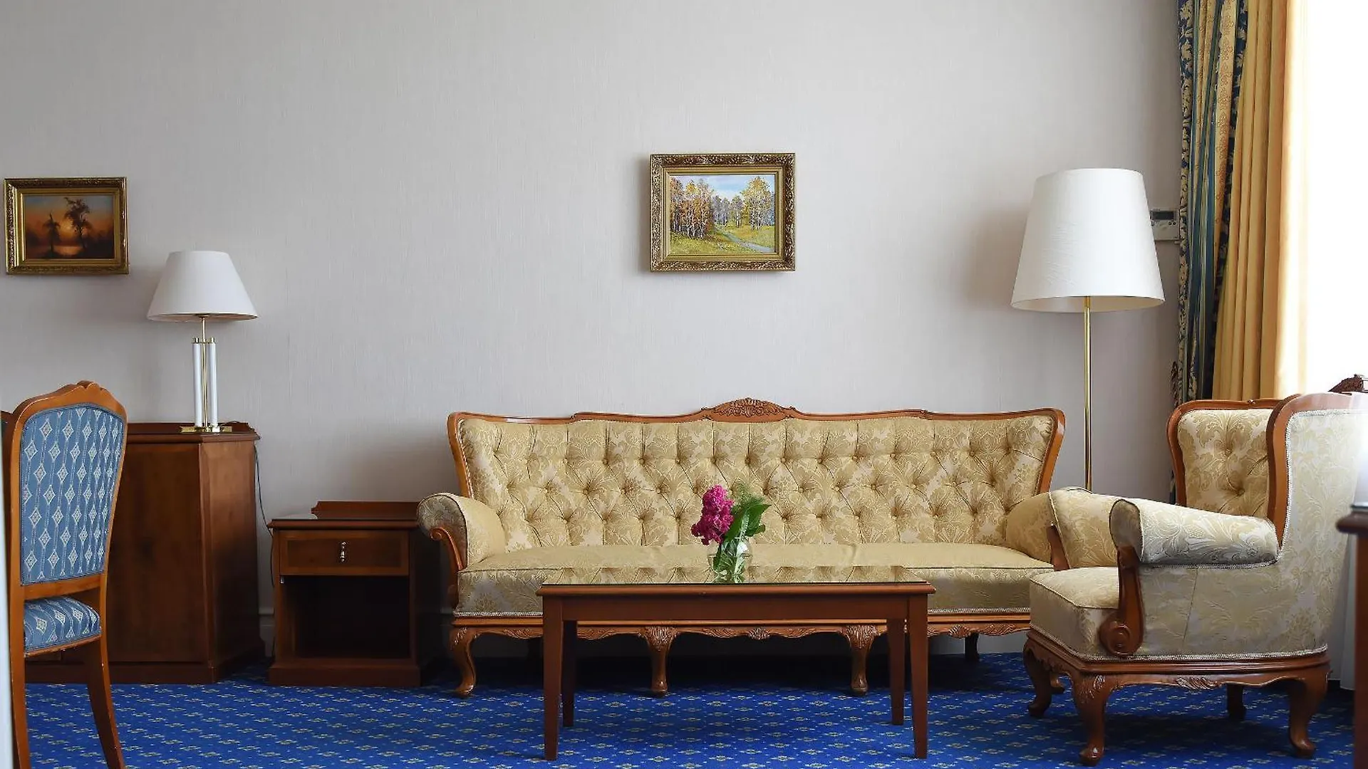 Natsionalny Hotel Kyiv 4*,  Ukraine