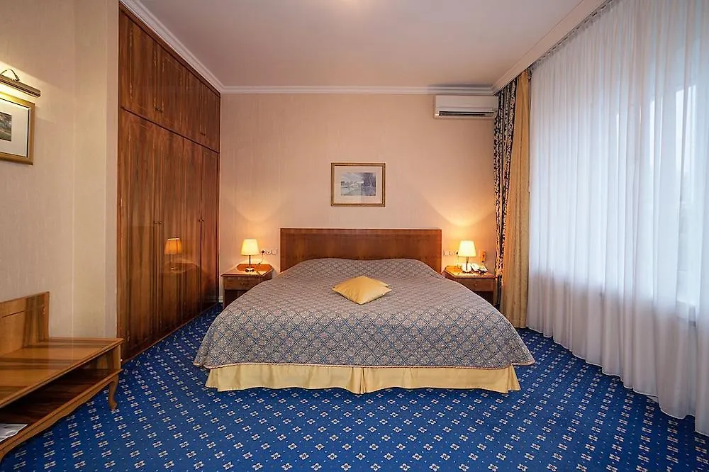 Natsionalny Hotel Kyiv 4*,