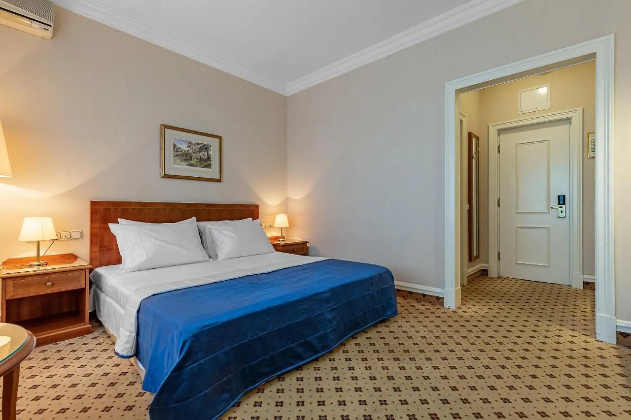 Natsionalny Hotel Kyiv 4*,  Ukraine