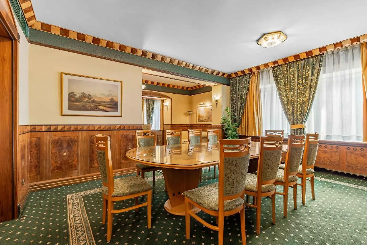 ****  Natsionalny Hotel Kyiv Ukraine