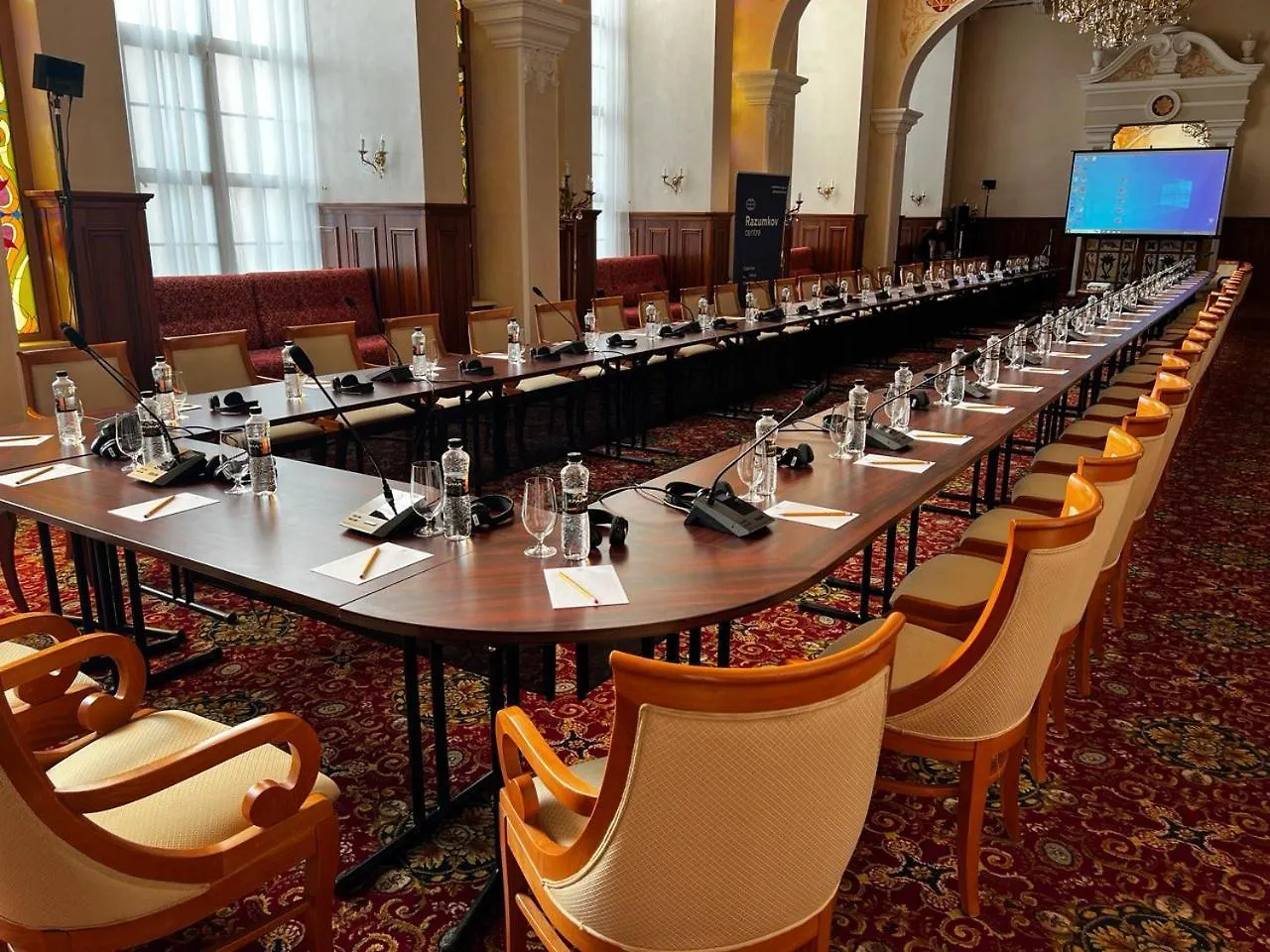 Natsionalny Hotel Kyiv 4*,