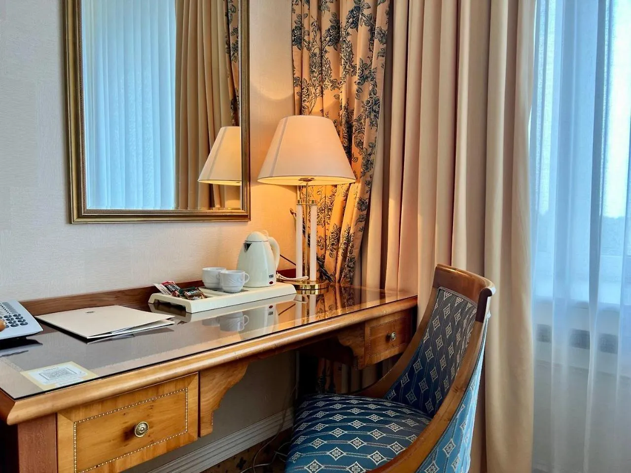 Natsionalny Hotel Kyiv 4*,