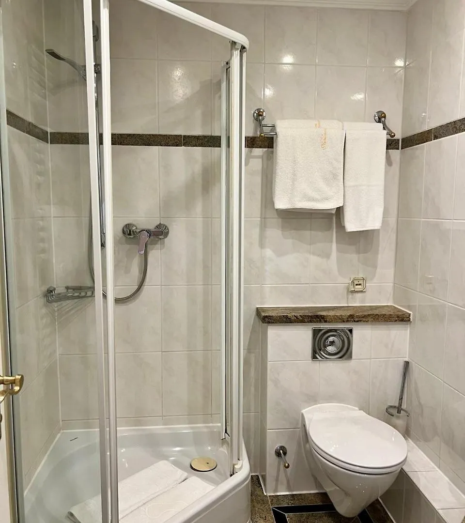 Natsionalny Hotel Kyiv 4*,