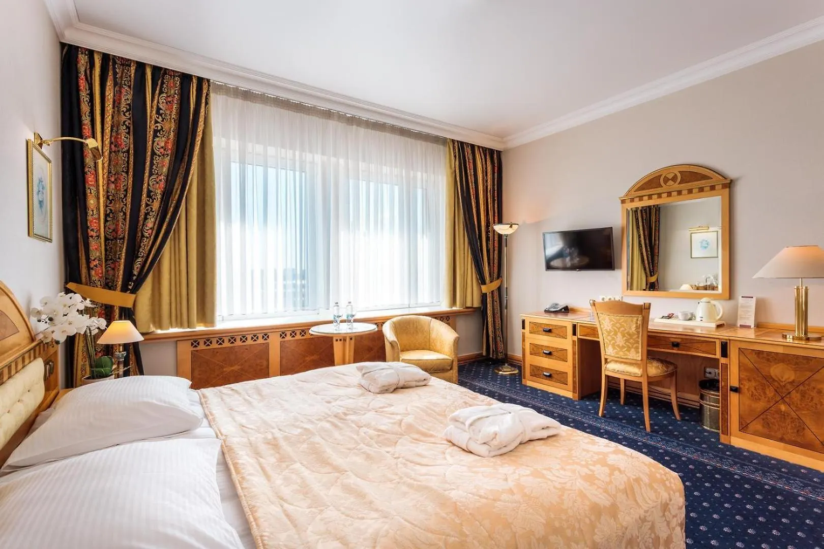 Natsionalny Hotel Kyiv 4*,