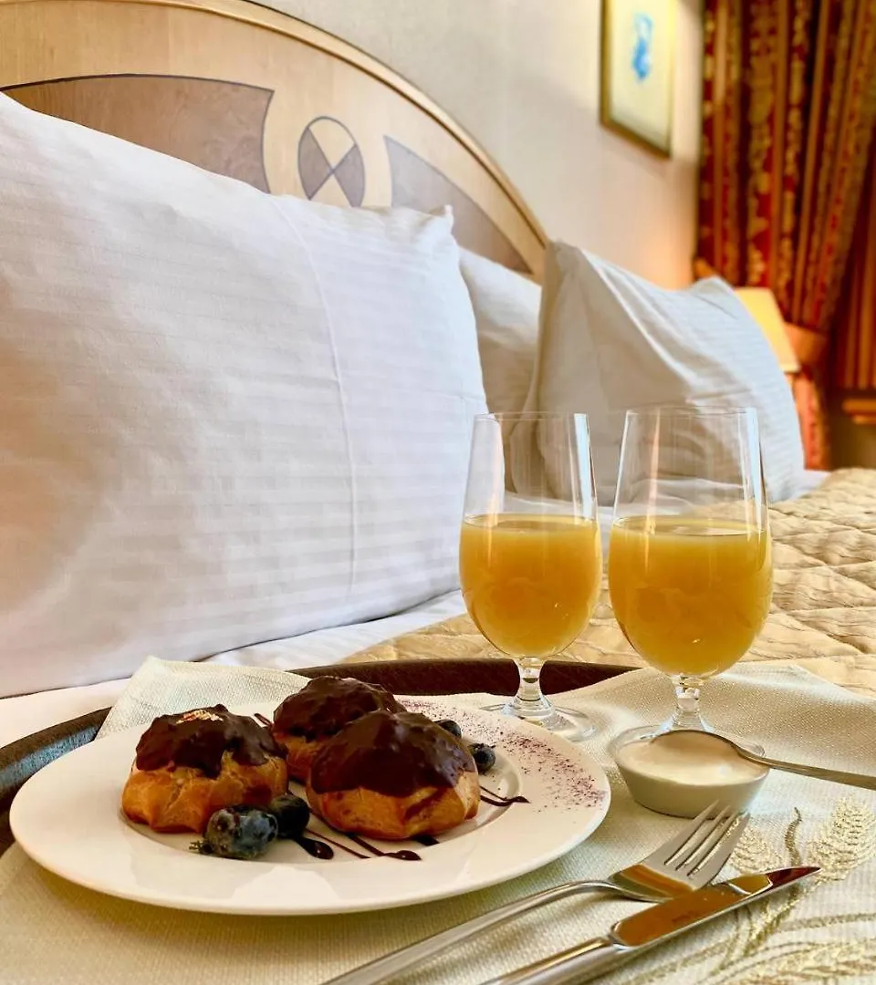 Natsionalny Hotel Kyiv 4*,  Ukraine