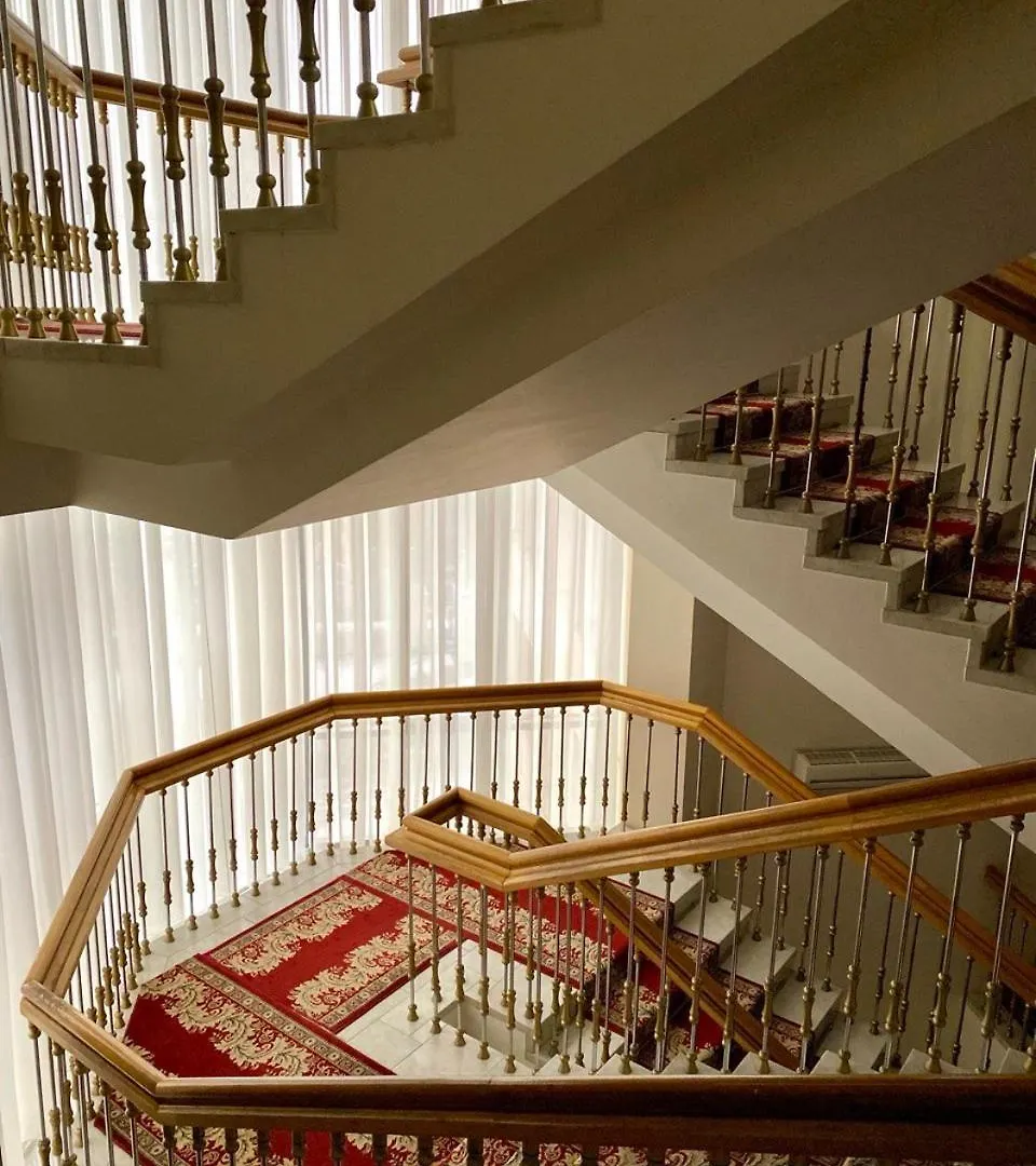 Natsionalny Hotel Kyiv 4*,